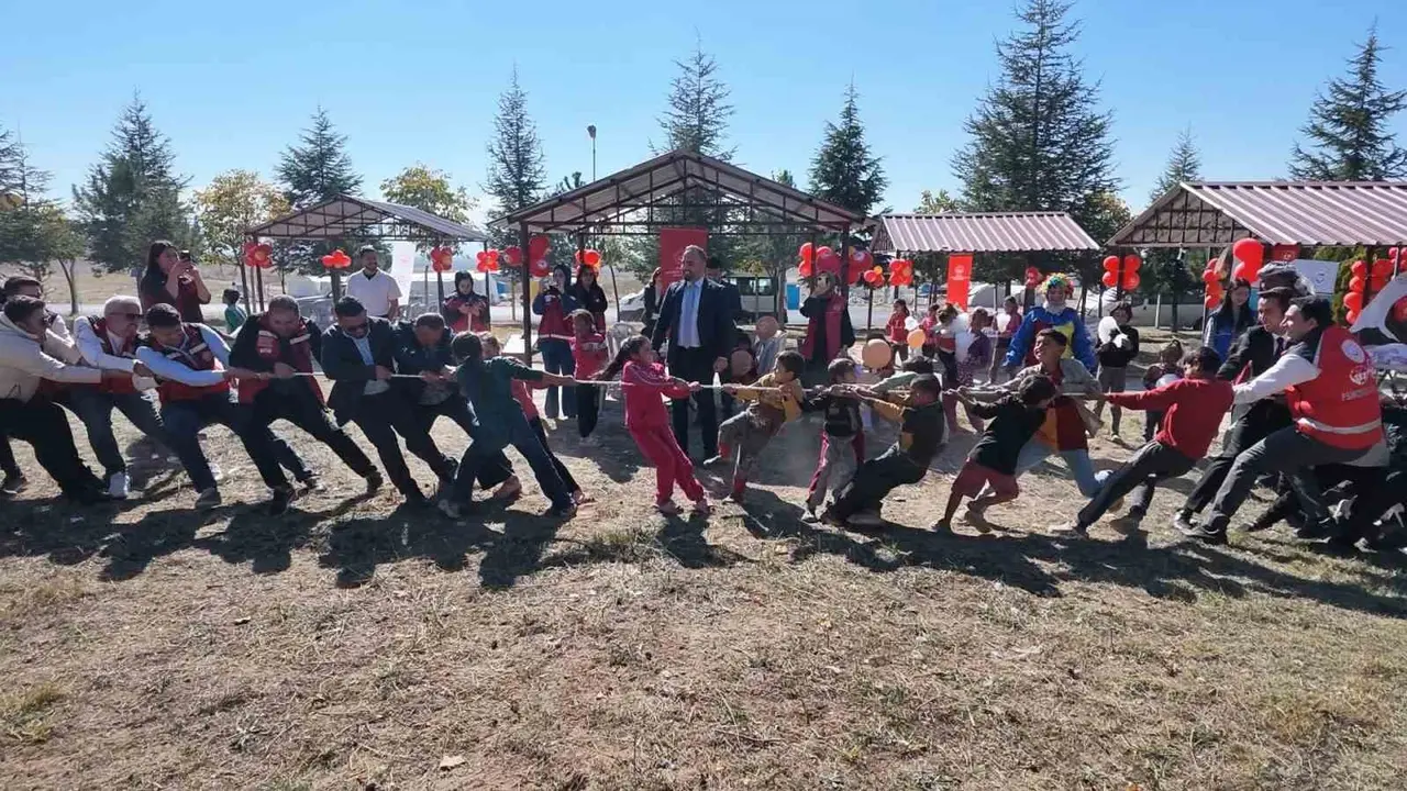 Niğde’de mevsimlik tarım işçilerinin çocukları gönüllerince eğlendi