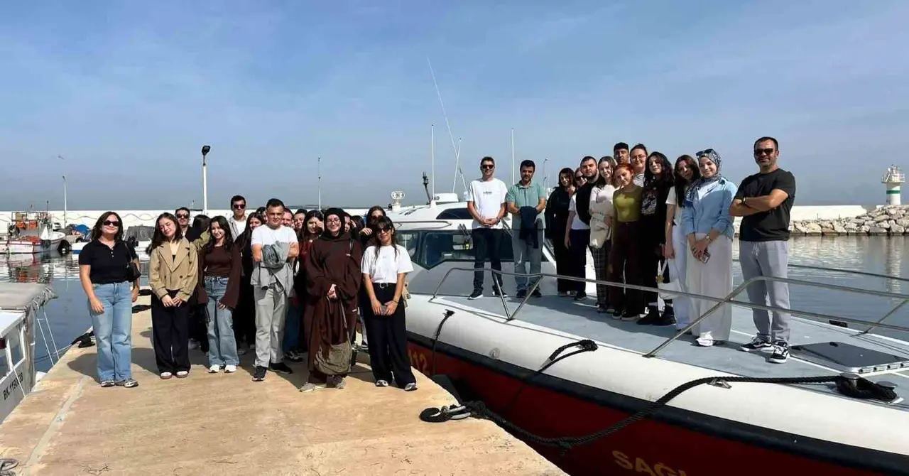 İlk ve Acil Yardım öğrencileri hava ve deniz ambulanslarını inceledi