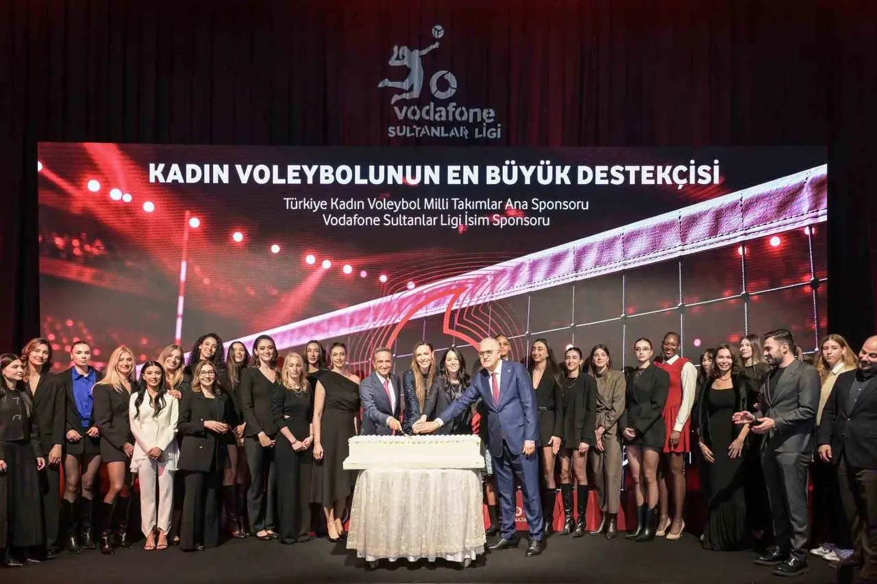 Vodafone, Türk kadın voleyboluna desteğini 3 yıl daha sürdürecek