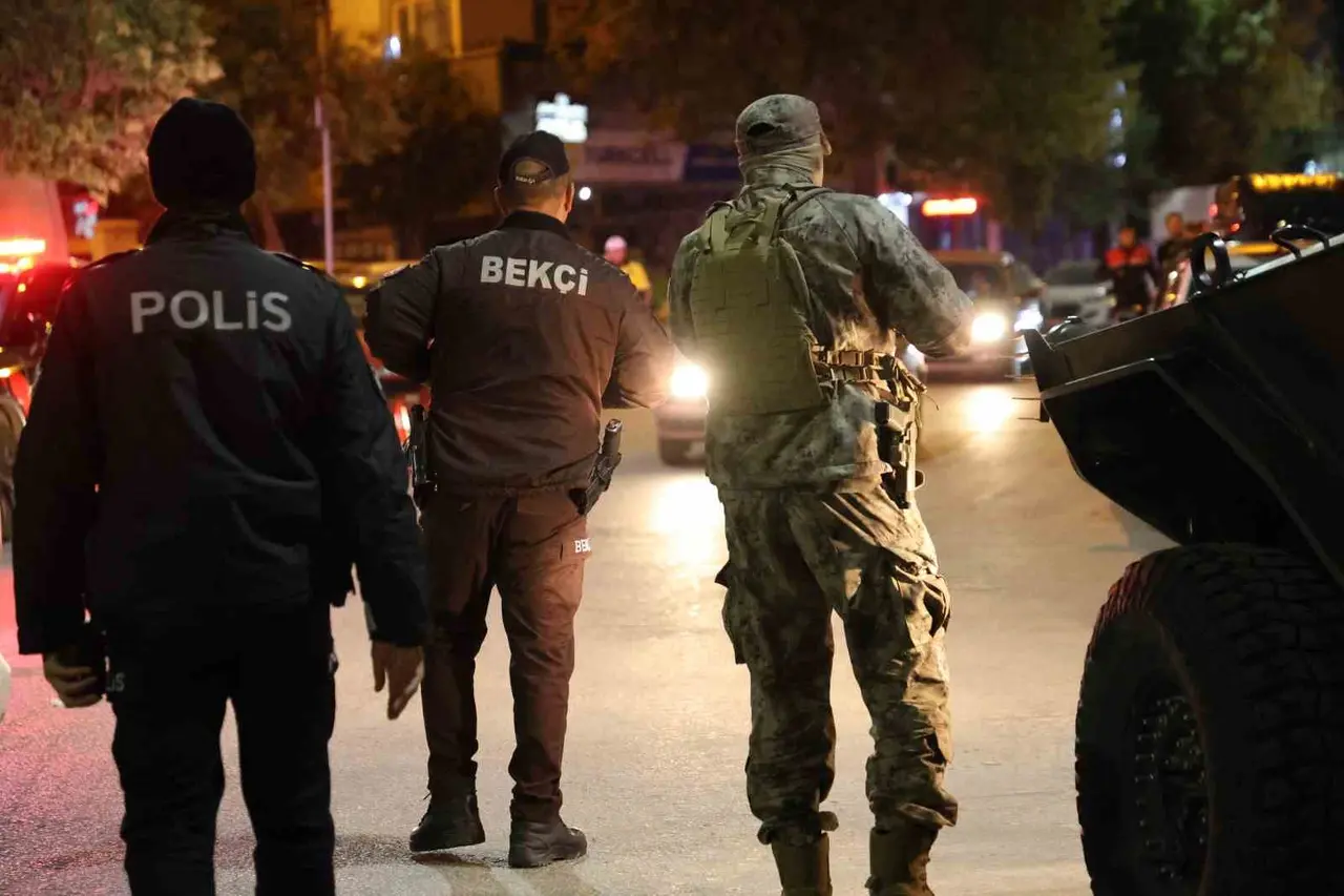 Elazığ’da dev asayiş uygulaması: Eğlence mekanları, cadde ve sokaklar tek tek denetlendi