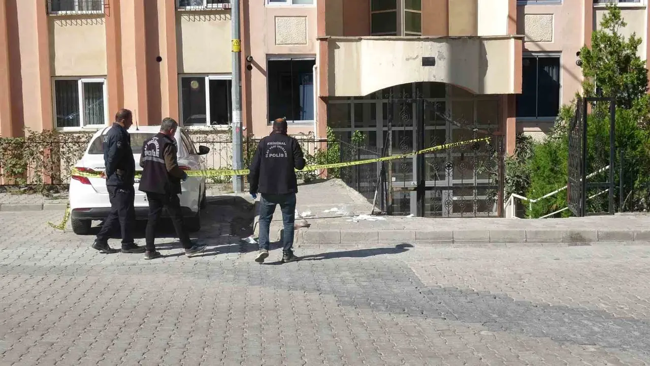Malatya’da eşini öldürüp, intihara kalkışan şahıs hayatını kaybetti