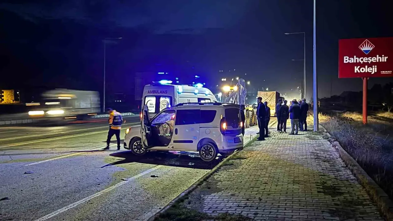 Muş’ta kepçe ile otomobil çarpıştı: 1 yaralı
