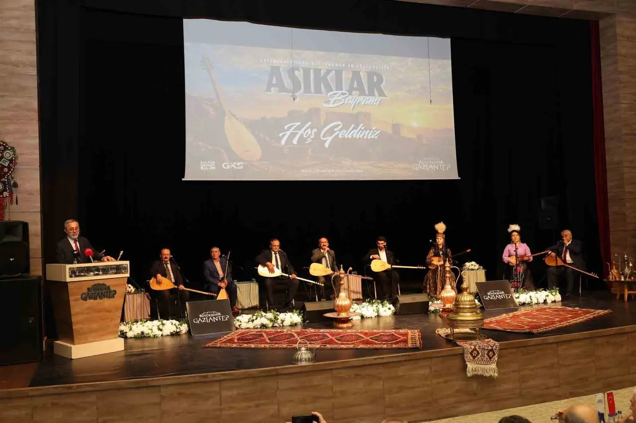 Türk dünyasının ozanları Gaziantep’te buluştu