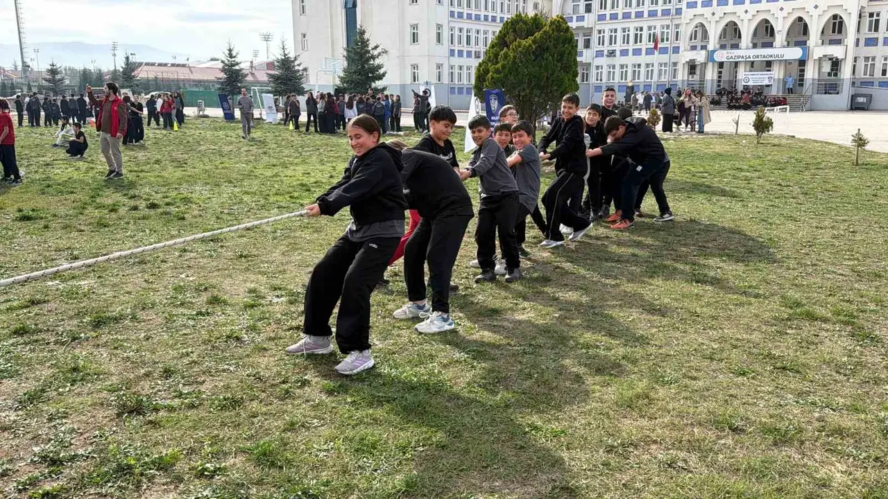 Bolu’da Cumhuriyet coşkusu gökyüzünde