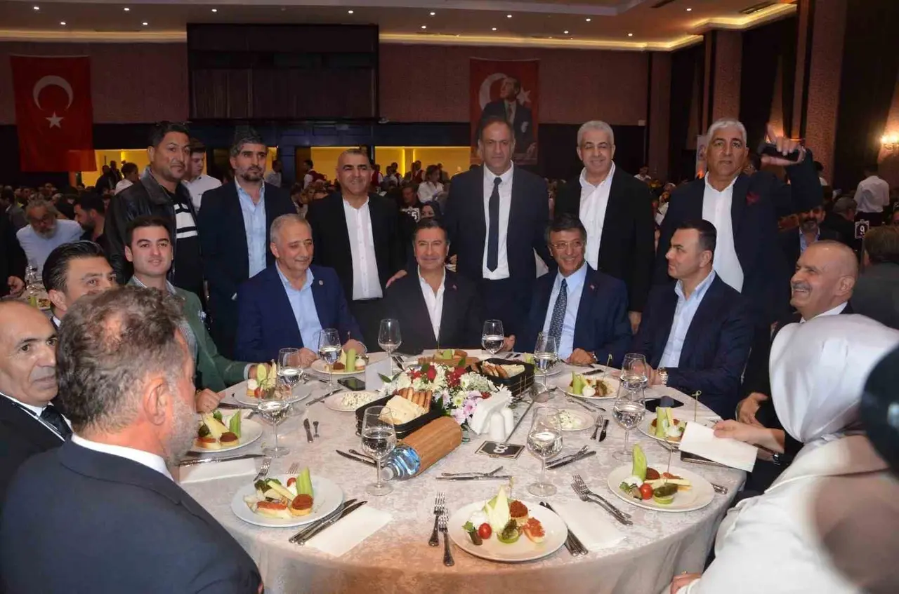 Vanlılar, gecelerini Bodrum AZKA Otel’de kutladı