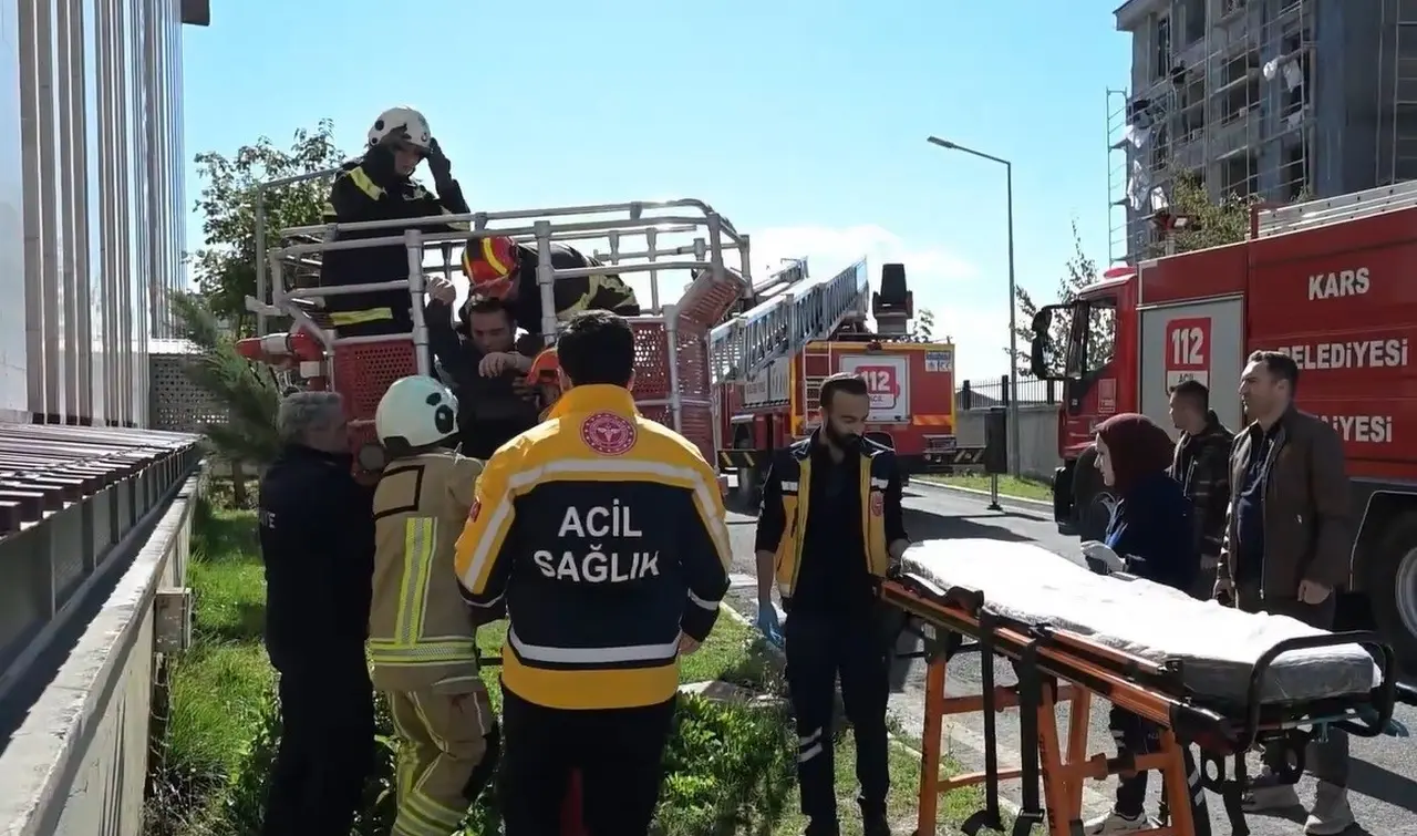 Kars Emniyeti’nde gerçeğini aratmayan yangın tatbikatı