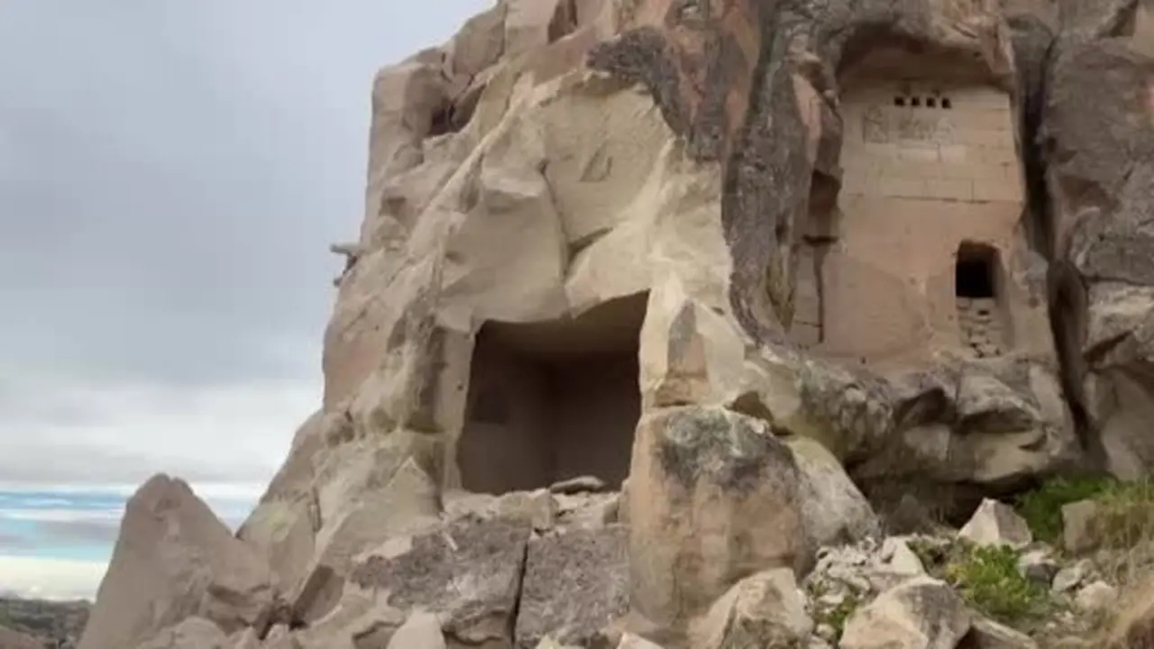 Göreme’de peribacası yıkıldı