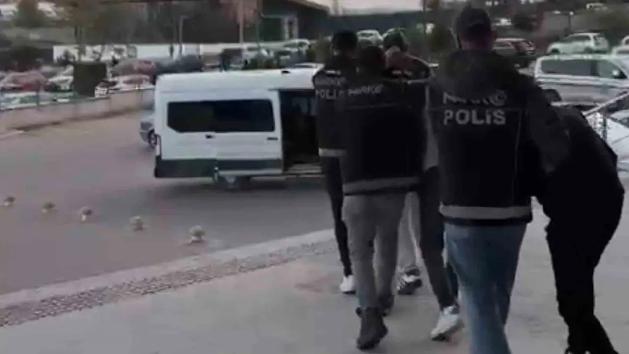 Kırıkkale’de uyuşturucu tacirlerine operasyon: 5 tutuklama