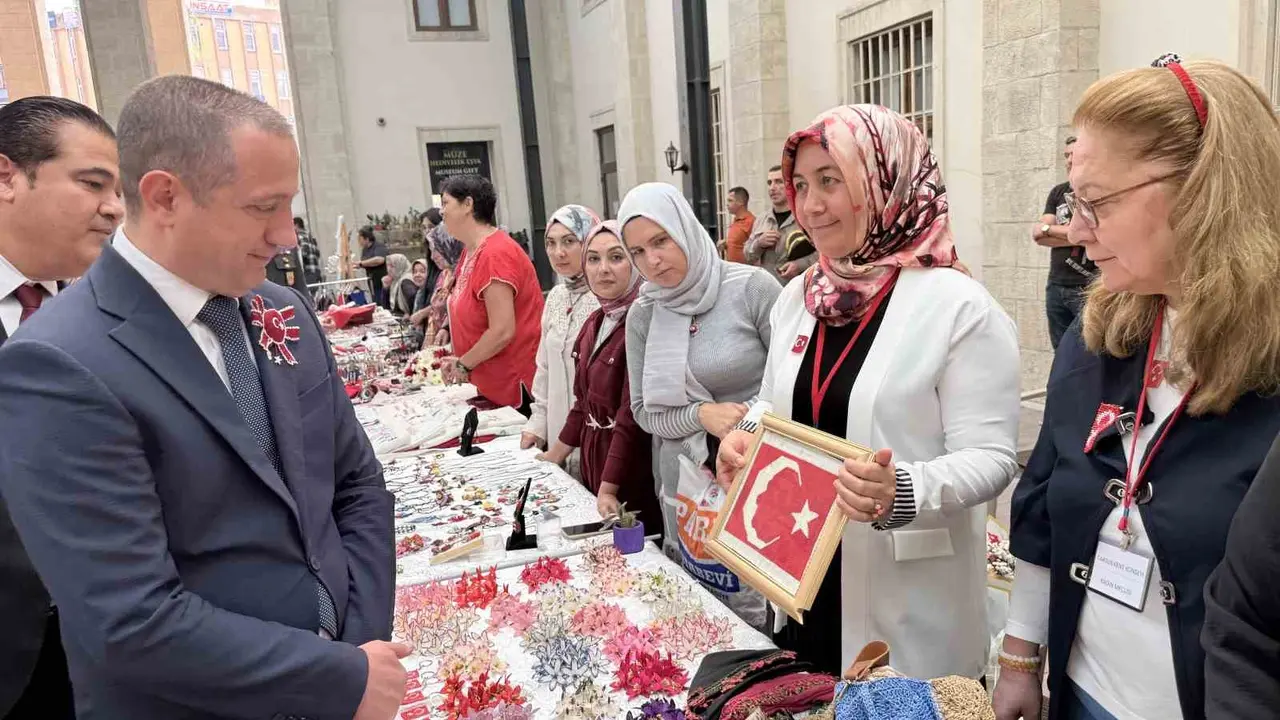 Cumhuriyet coşkusu ilmek ilmek işlendi