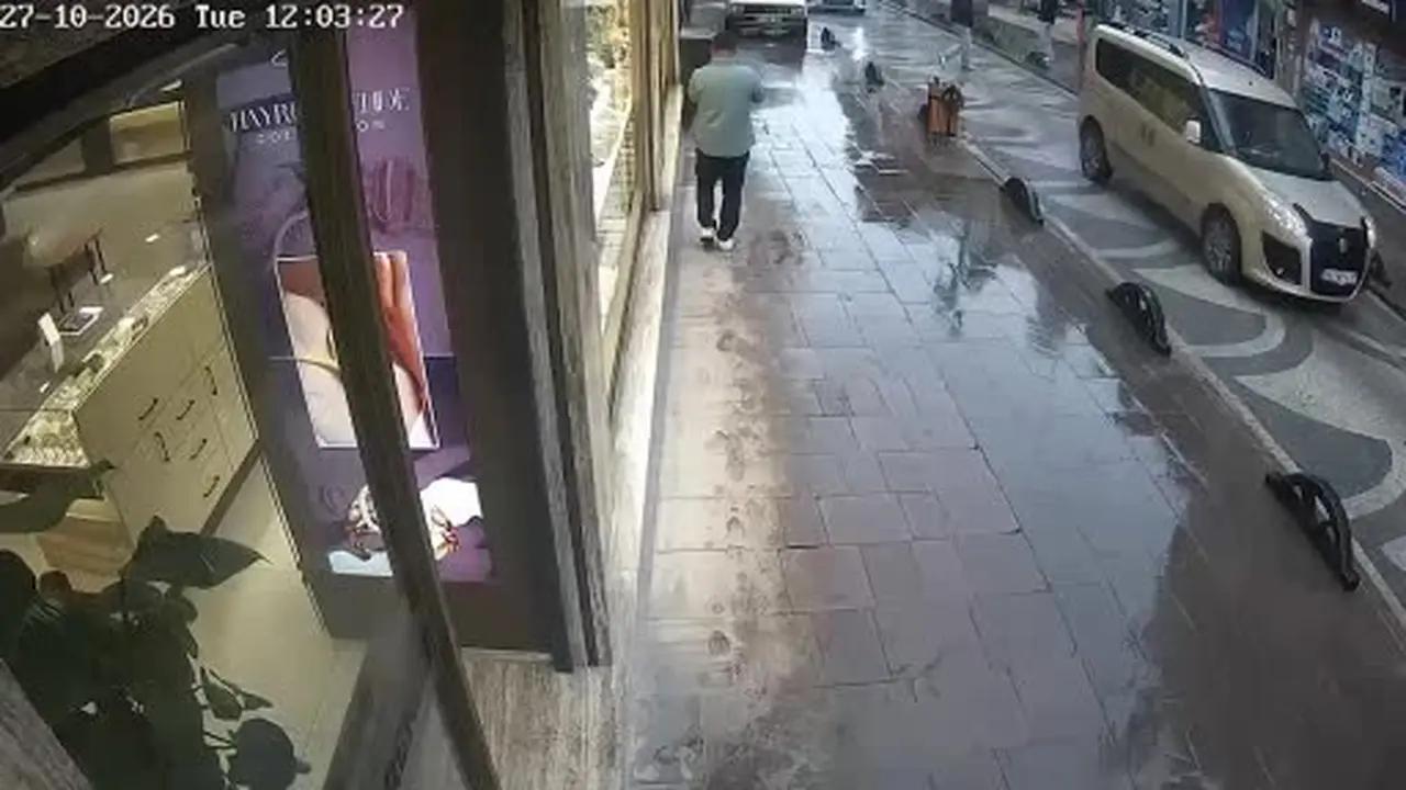 Etrafa ateş açıp, 4 kişiyi yaraladı