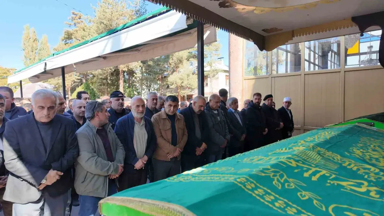 Oltu’nun sevilen ismi Ahmet Turan dualarla uğurlandı