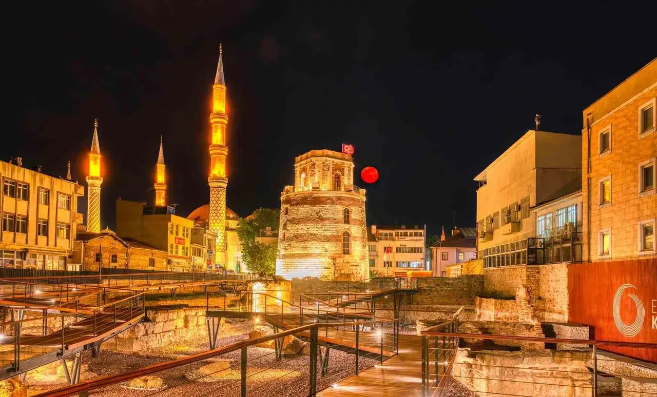 Bakan Ersoy, Edirne’nin tarihe açılan kulesini inceledi