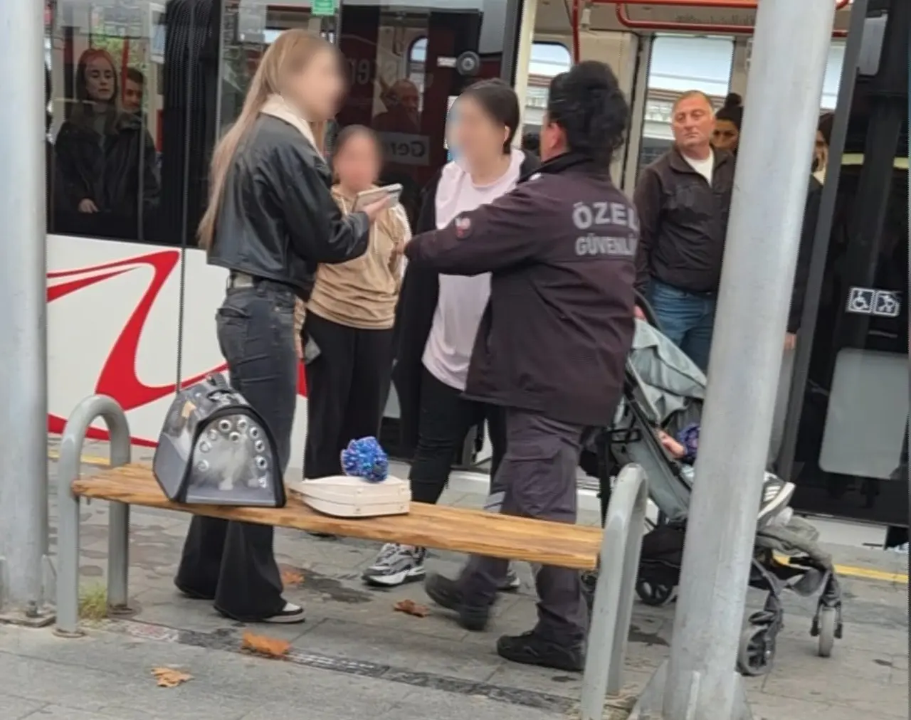 Kediye vurma tartışması itiş-kakışa döndü