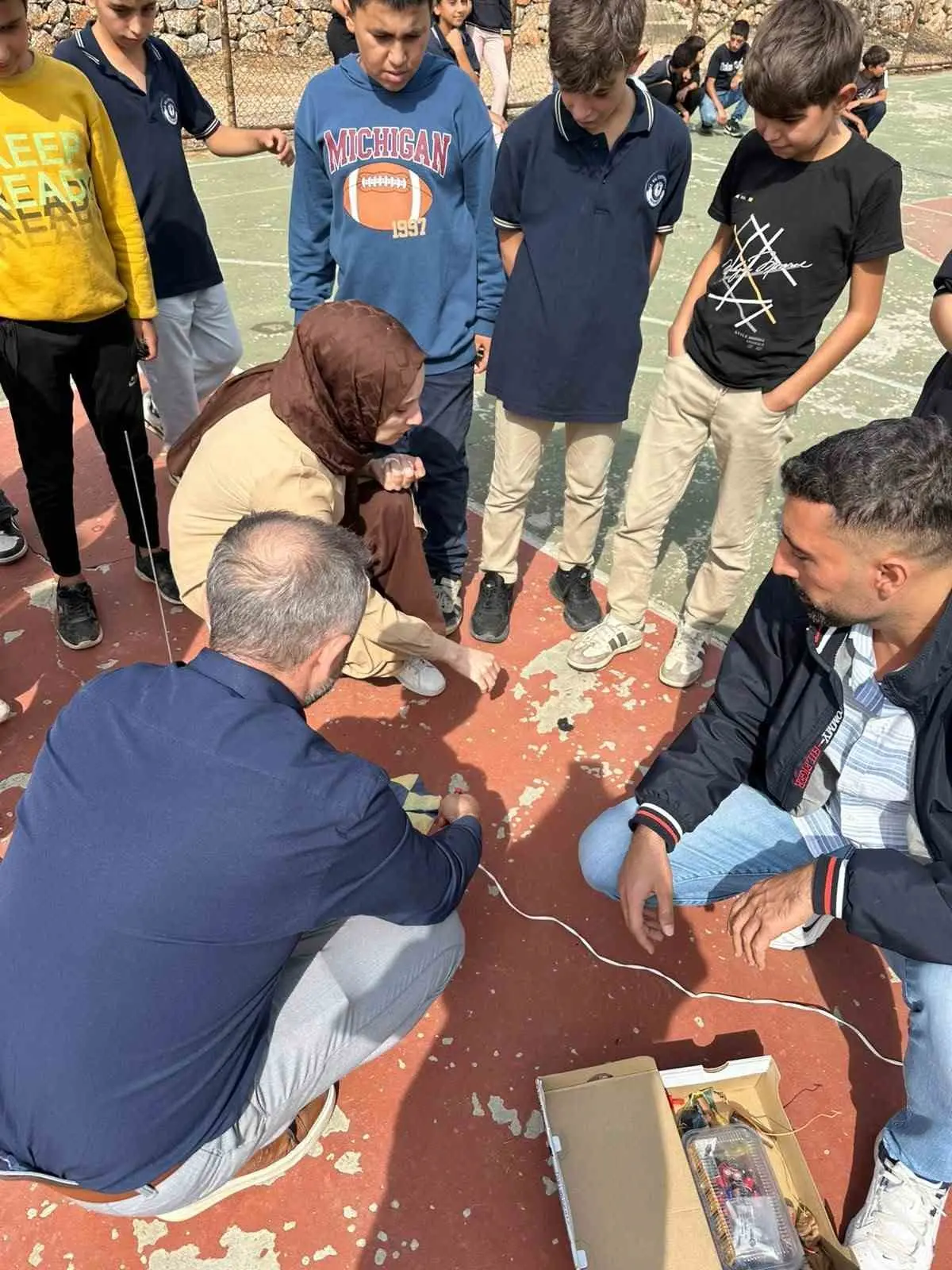 Siirt’te 7’nci sınıf öğrencilerinden roket etkinliği