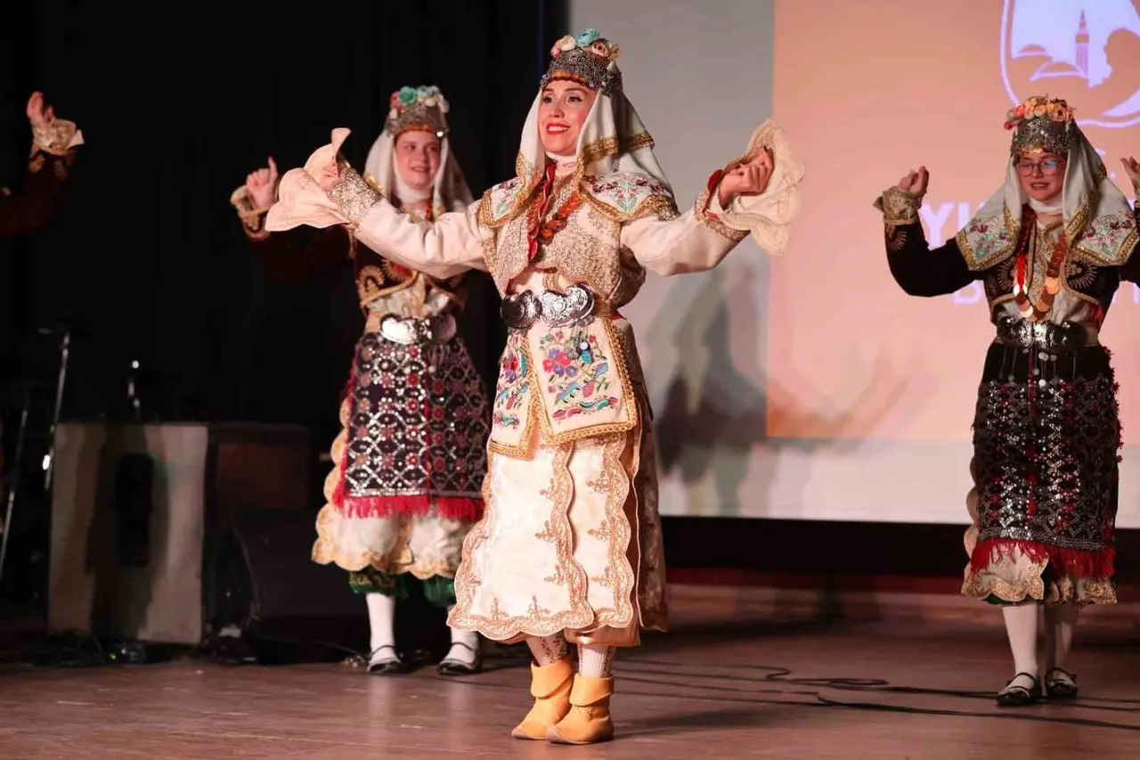 Yunusemre’de cumhuriyet coşkusu müzik ve gösterilerle yaşandı