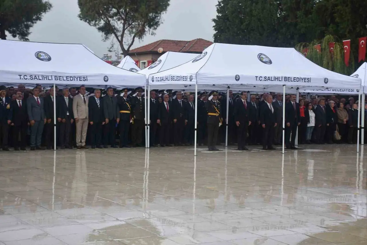 Salihli’de Cumhuriyet coşkusu başladı