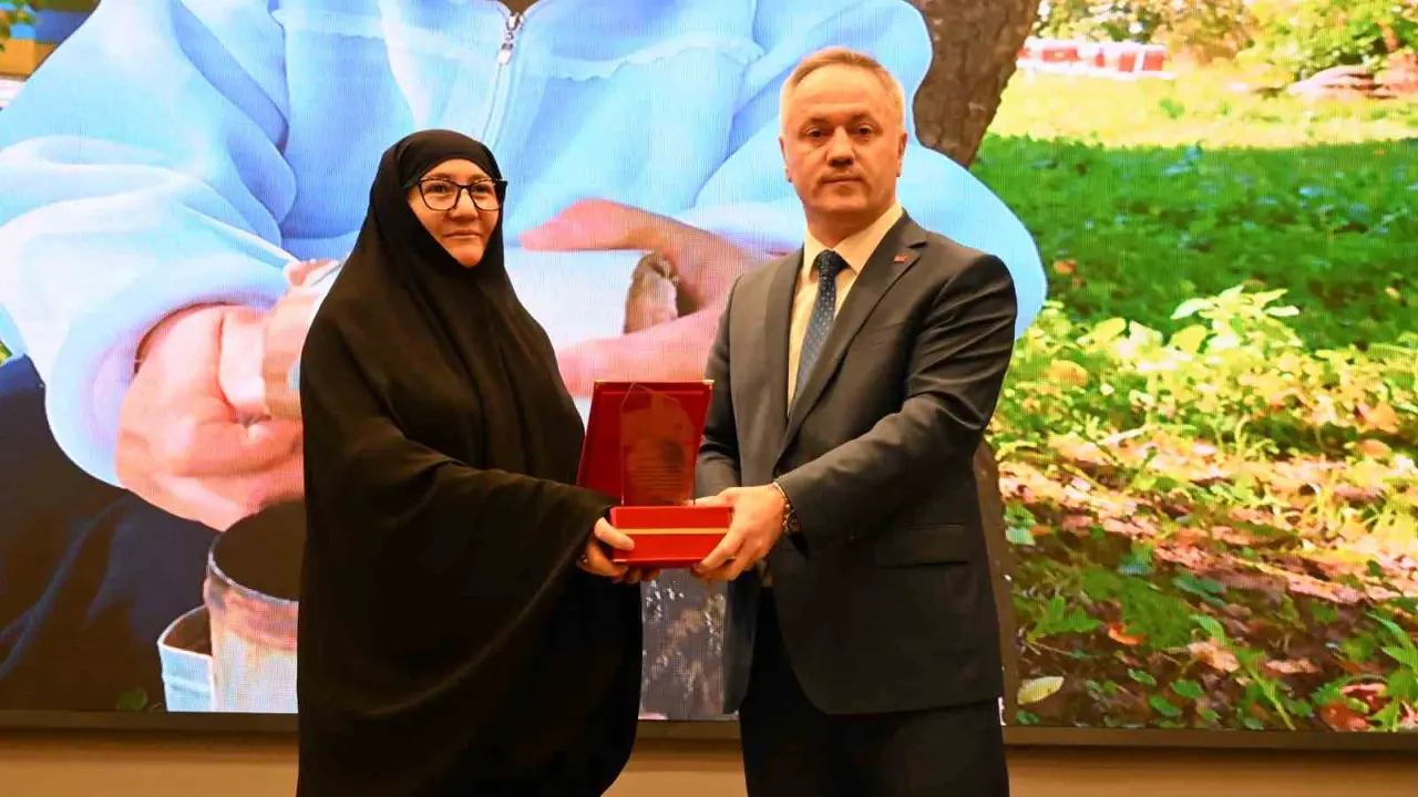 Düzceli kadın üreticiye Düzce Gıda gününde ödül