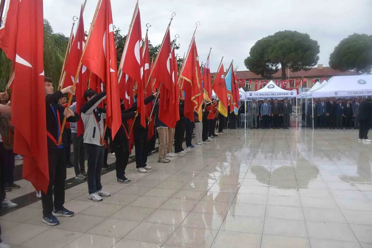 Salihli’de Cumhuriyet coşkusu başladı