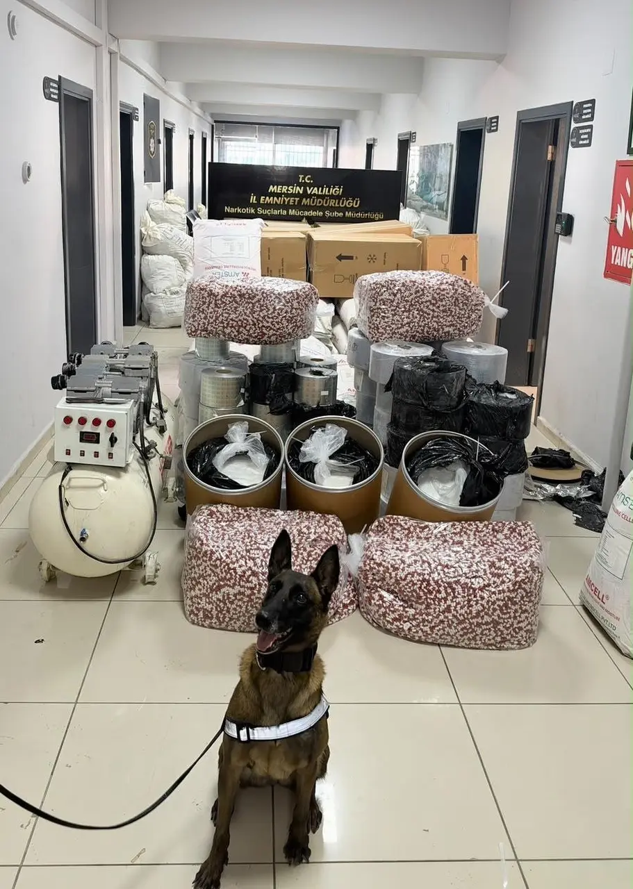 Mersin’de 1 ton 100 kilo katkı ile 100 kilo sentetik ecza maddesi ele geçirildi