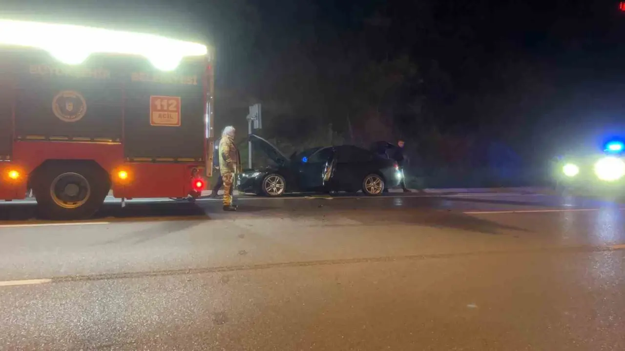 Bursa’da lüks otomobil alevlerin eşiğinden döndü
