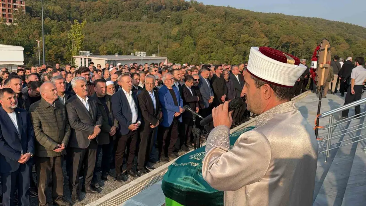 Sevilen profesör son yolculuğuna uğurlandı