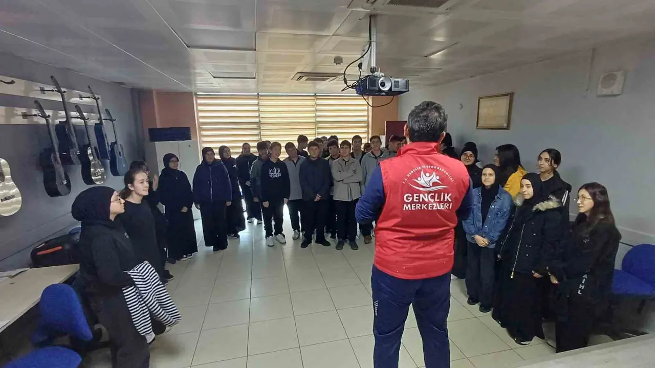 Düzce’de öğrenciler gençlik merkezinde buluştu
