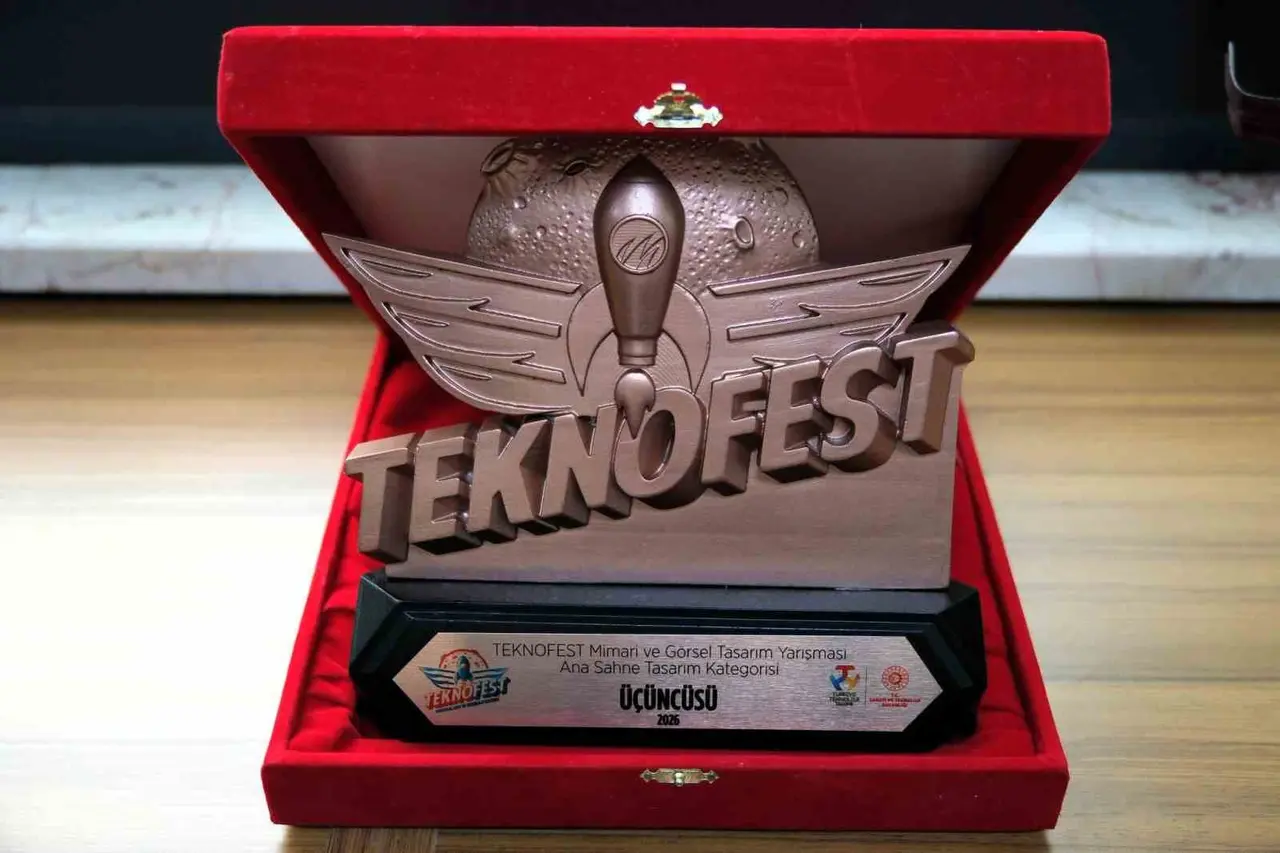 TEKNOFEST’te üçüncülük ödülü getiren projeye Rektör Oğurlu’dan tebrik