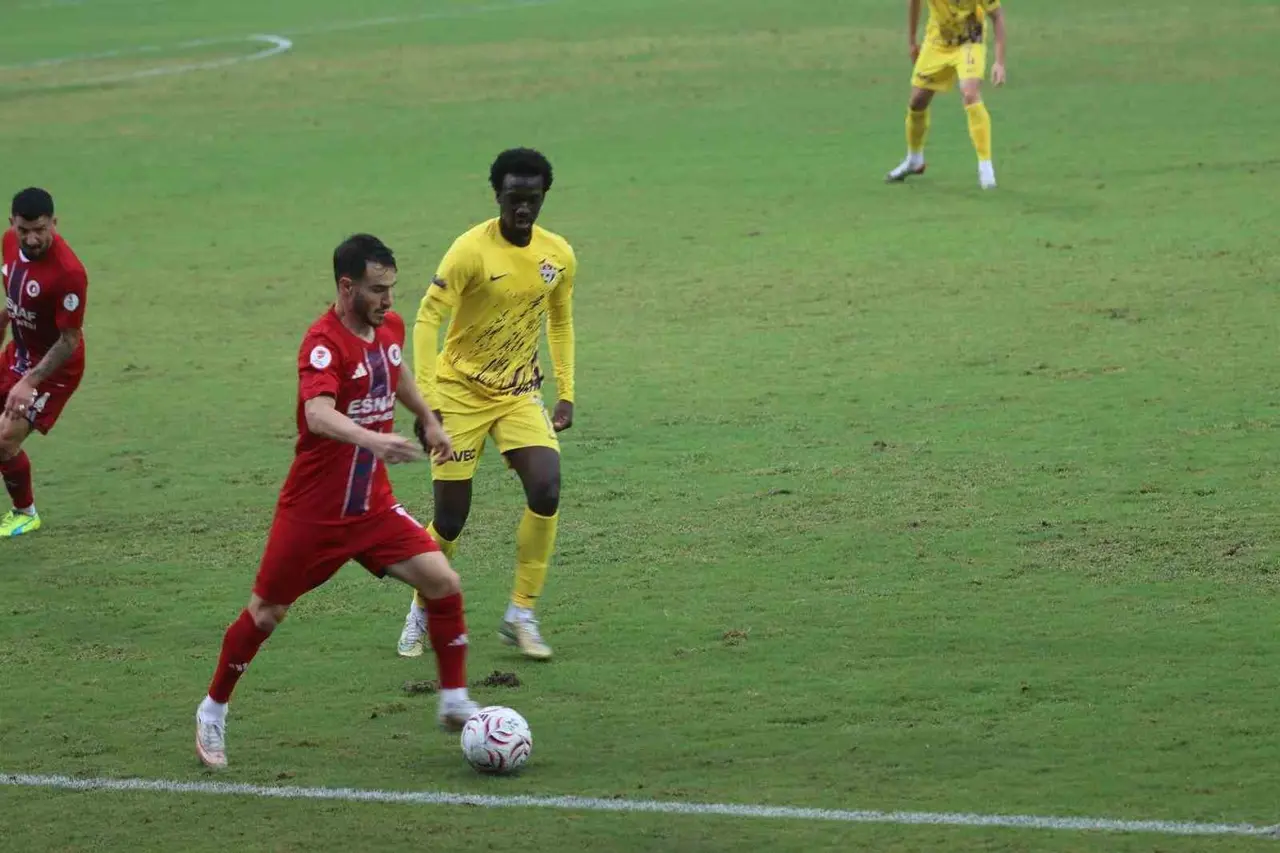 Fethiyespor - Eyüpspor maçı şiddetli yağışa takıldı
