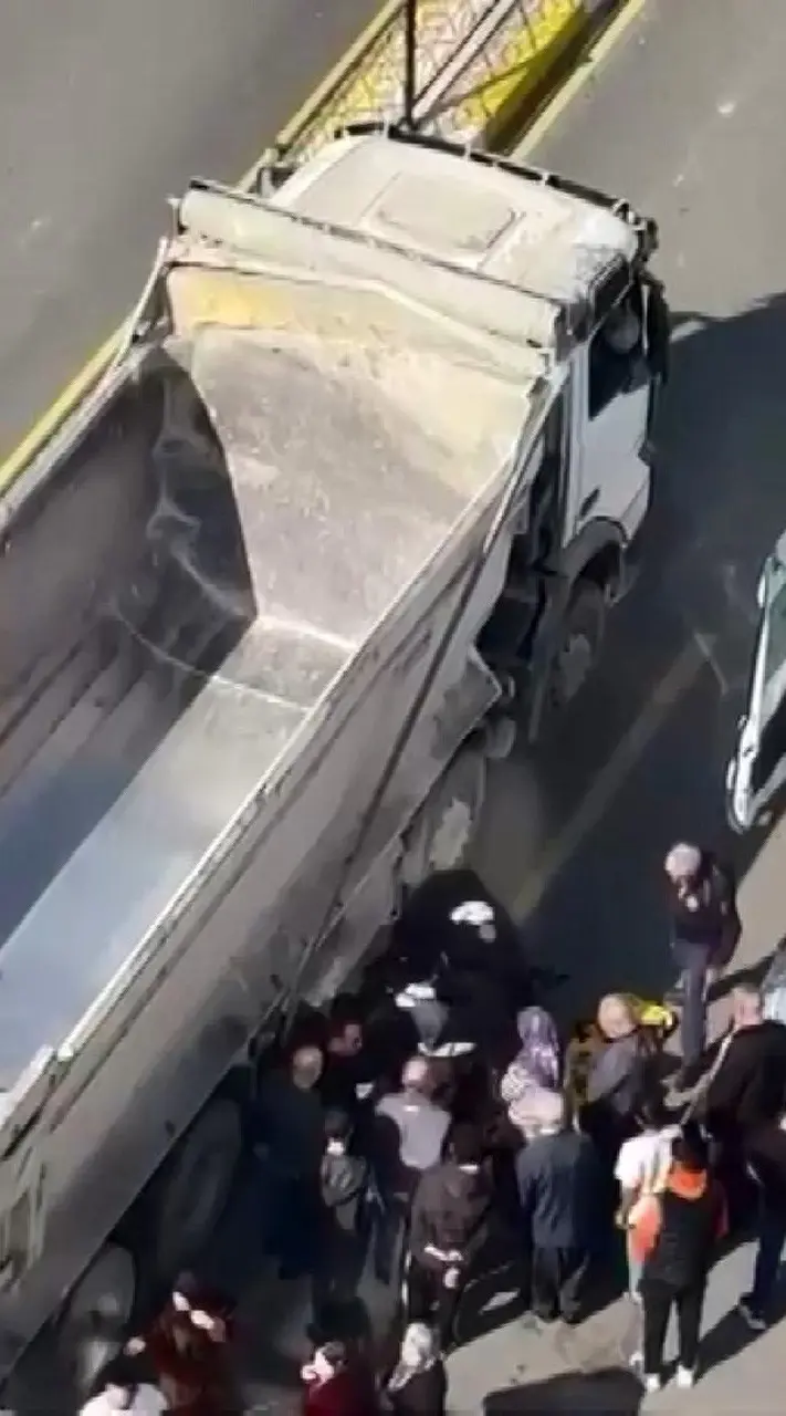 Elazığ’da kamyonun altında kalan vatandaş yaralandı