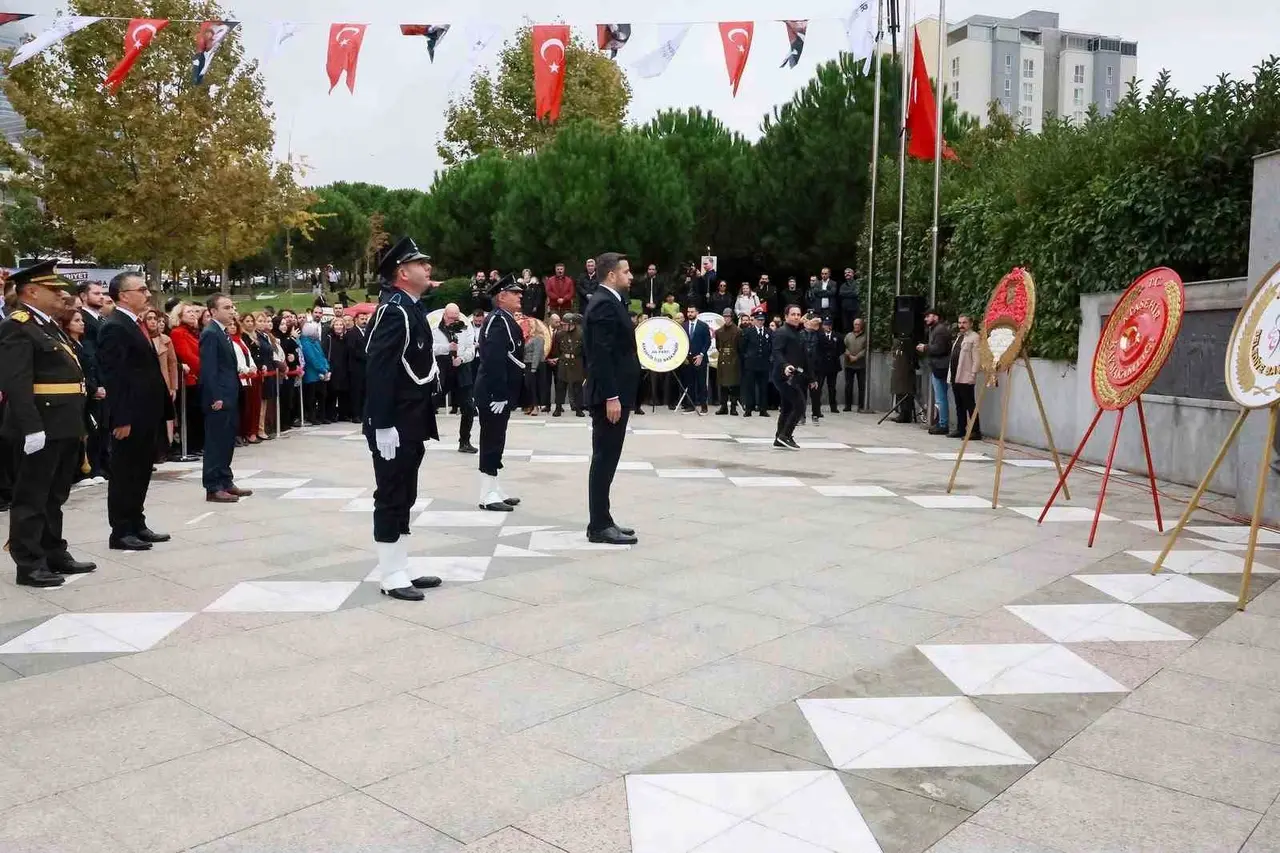 Cumhuriyetin 103’üncü yaşı Ataşehir’de resmi törenle kutlandı