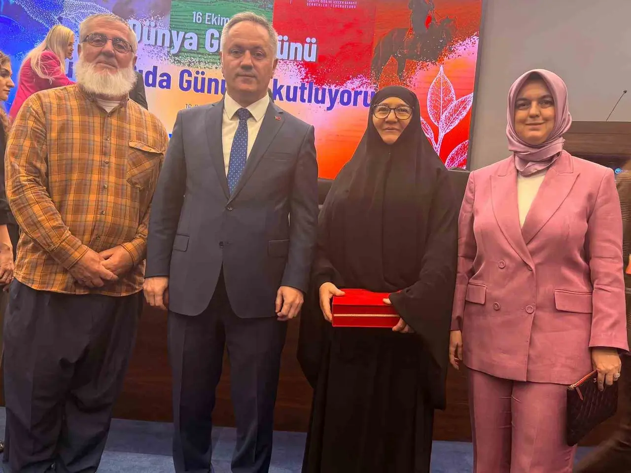 Düzceli kadın üreticiye Düzce Gıda gününde ödül