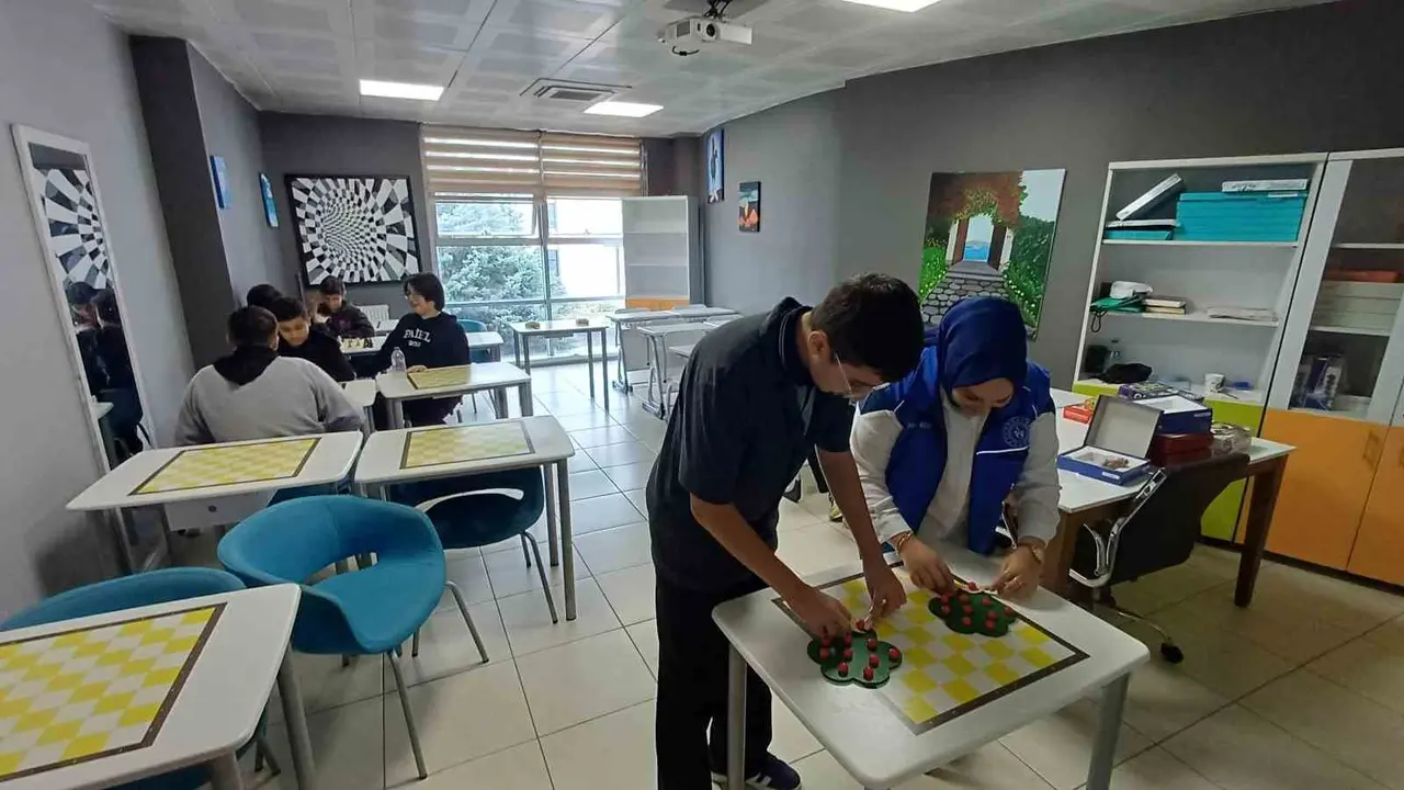 Düzce’de öğrenciler gençlik merkezinde buluştu