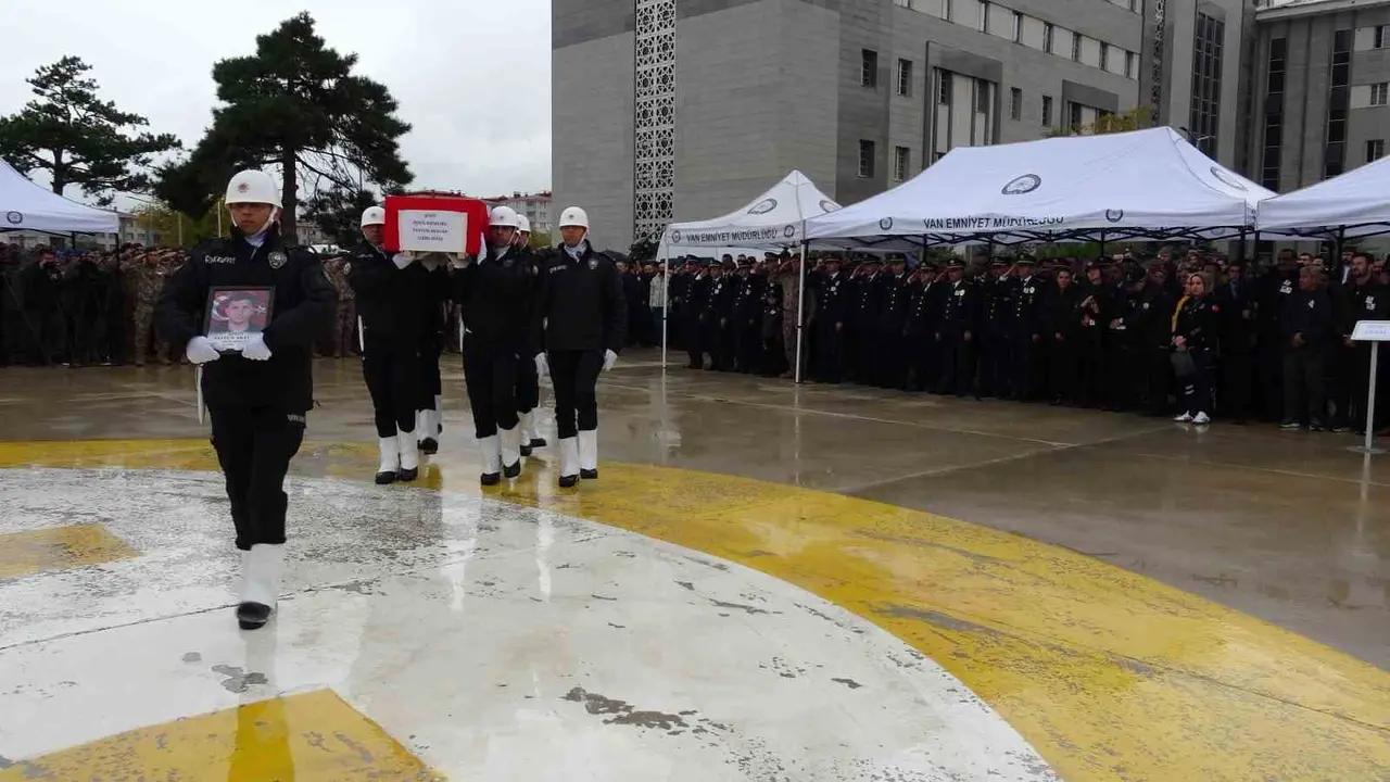 Kazada şehit düşen polis memuru için uğurlama töreni düzenlendi