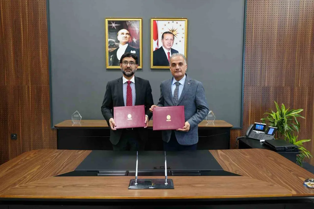 Sakarya Üniversitesi ile Pakistanlı IMSciences arasında uluslararası iş birliği