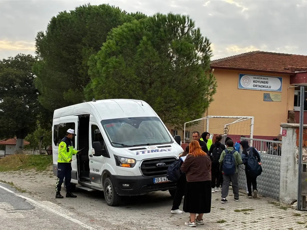 Balıkesir jandarmadan okul çevrelerinde denetim