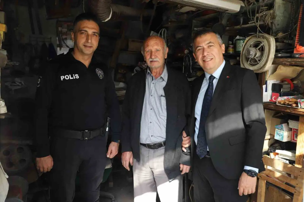Demirci Kaymakamı Bayram’dan esnafa cuma ziyareti