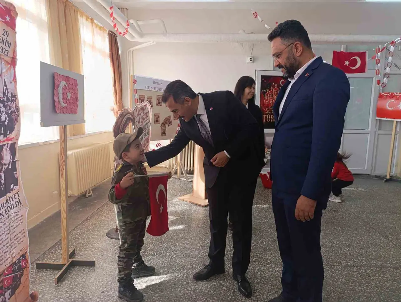 Bolvadin’de ’Cumhuriyet Sokağı’ sergisi açıldı