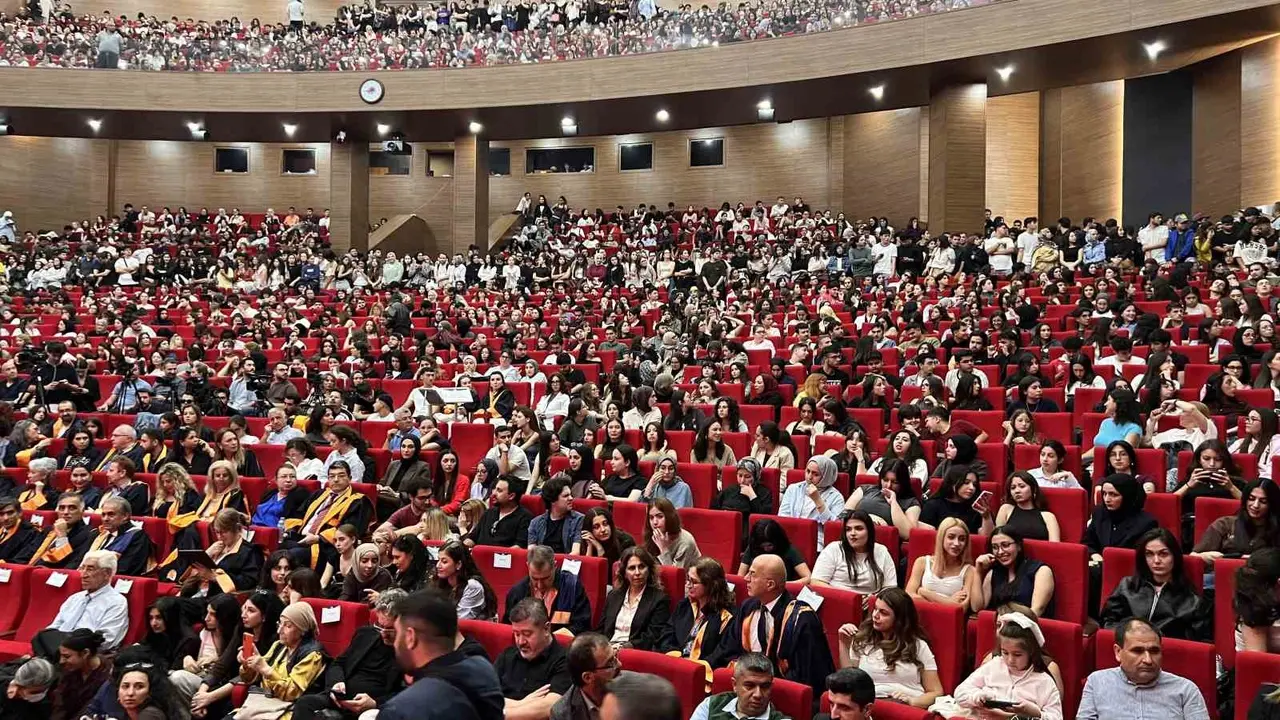 Nobel ödüllü Aziz Sancar, Mersin Üniversitesi’nde öğrencilerle buluştu