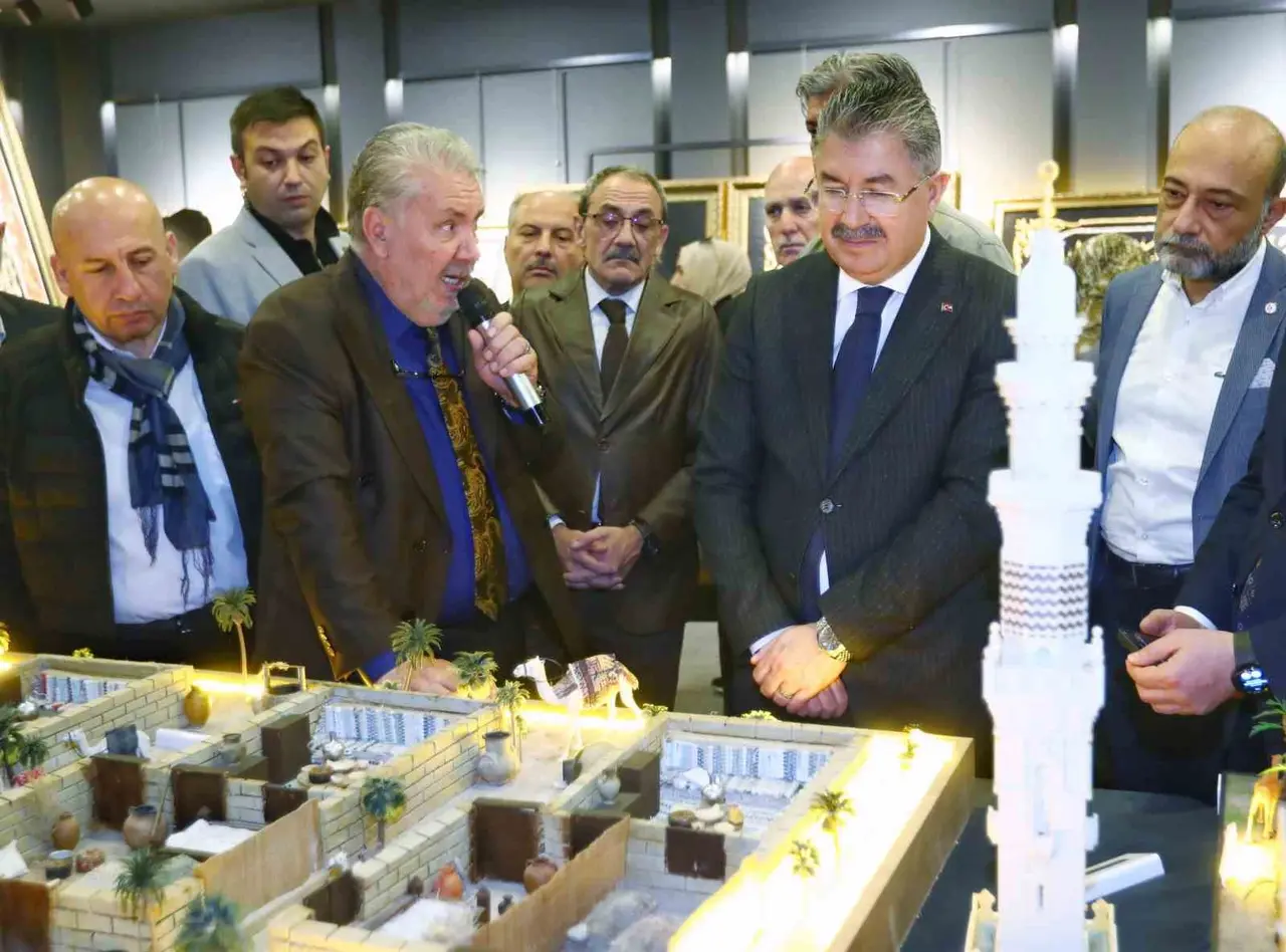 Mukaddes Emanetler ve Kâbe Örtüleri Sergisi açıldı