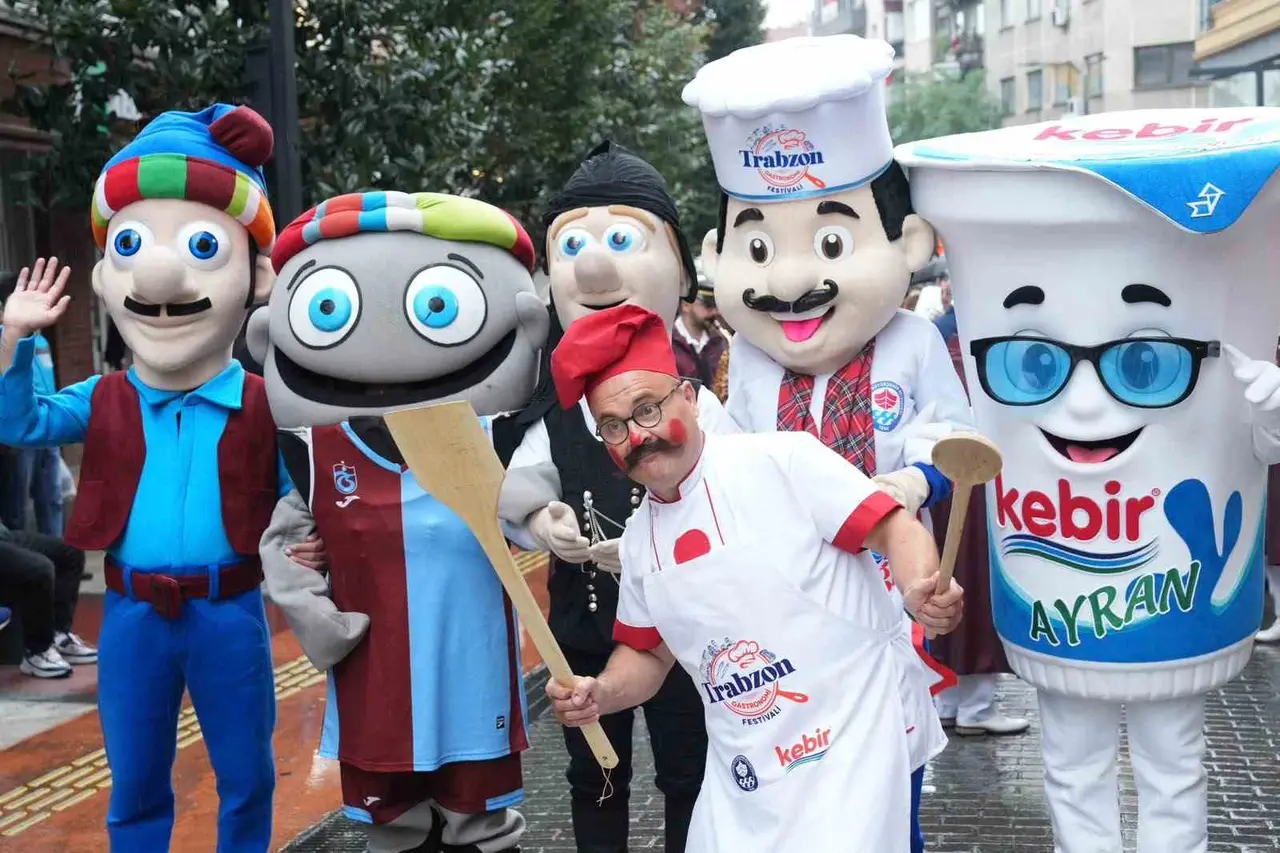 Trabzon Gastronomi Festivali kortej yürüyüşü ile başladı