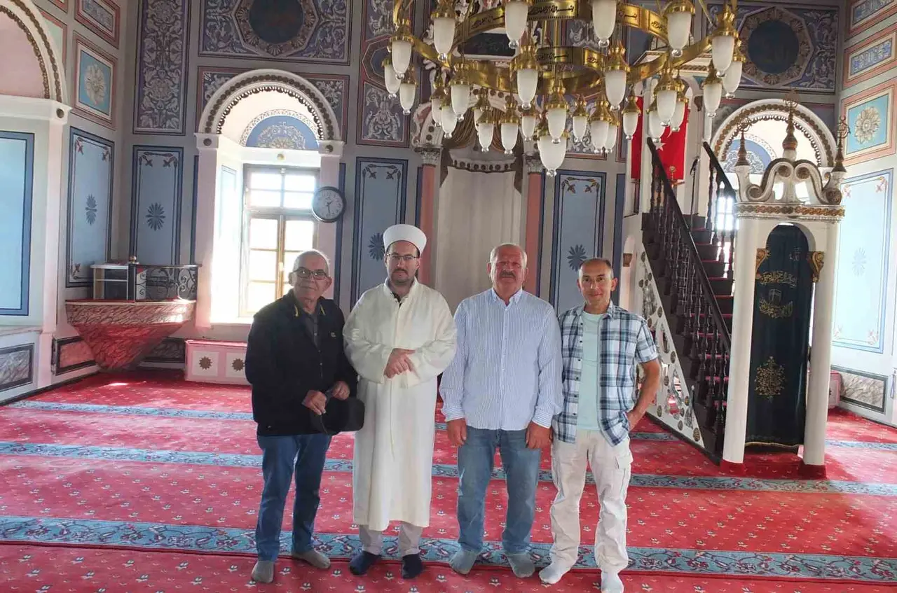Edremit’te tarihi Güre Camii ilgi görüyor