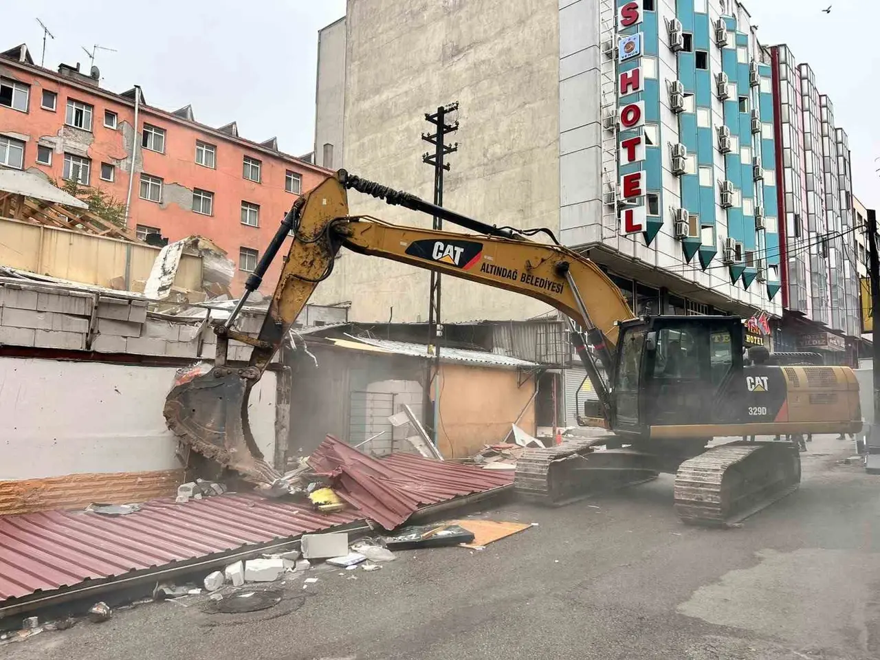 Ankara’da asayiş ve güvenlik yönünden uygun bulunmayan 3 işletme yıkıldı