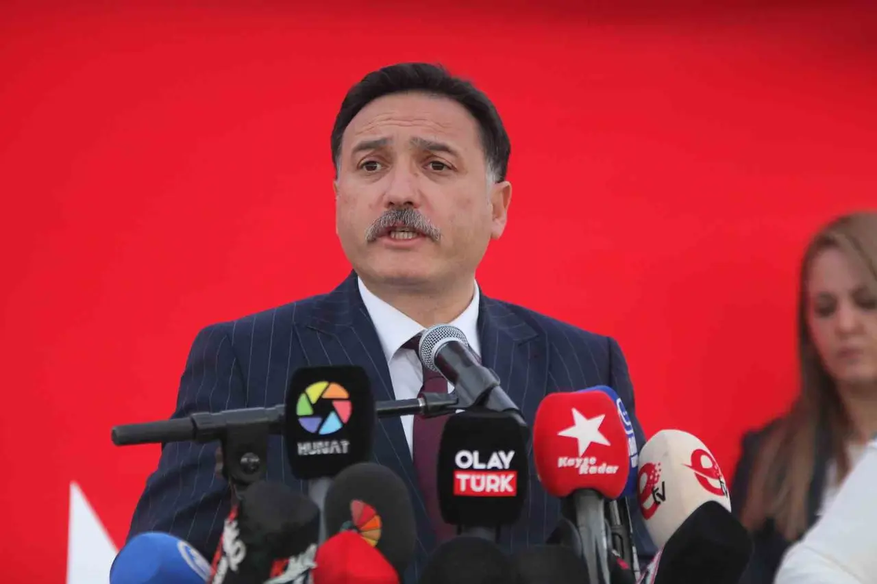 Komandoların gösterisi Cumhuriyet Bayramı kutlamalarına damga vurdu