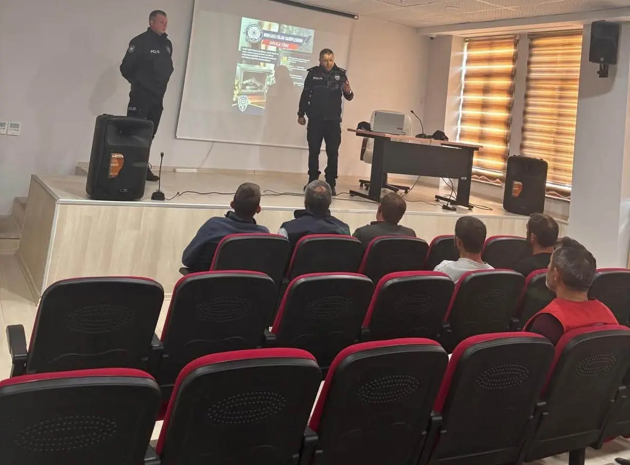 Aydıntepe’de ruhsatlı silah sahiplerine güvenli kullanım eğitimi verildi