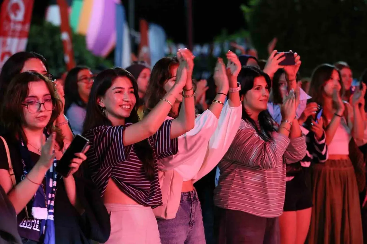 ALKÜ’lü öğrenciler yeni döneme şenlikle başladı