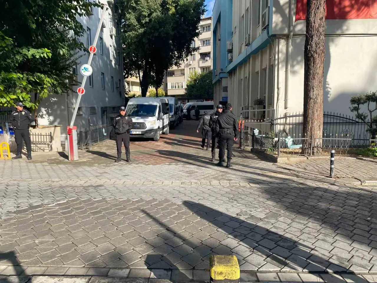 Merkezefendi Belediyesi operasyonunda 3 kişi mahkemeye sevk edildi, 7 kişi serbest