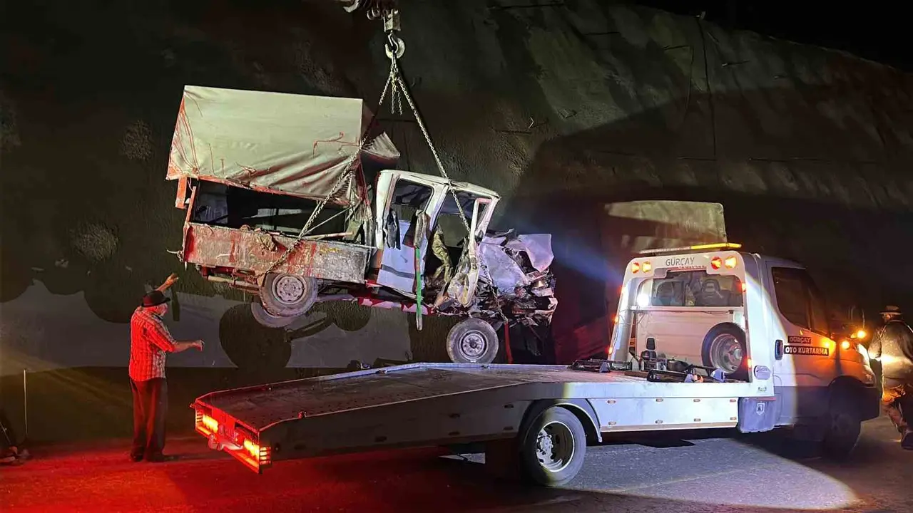 Kastamonu’da iki kamyonet çarpıştı: 9 yaralı