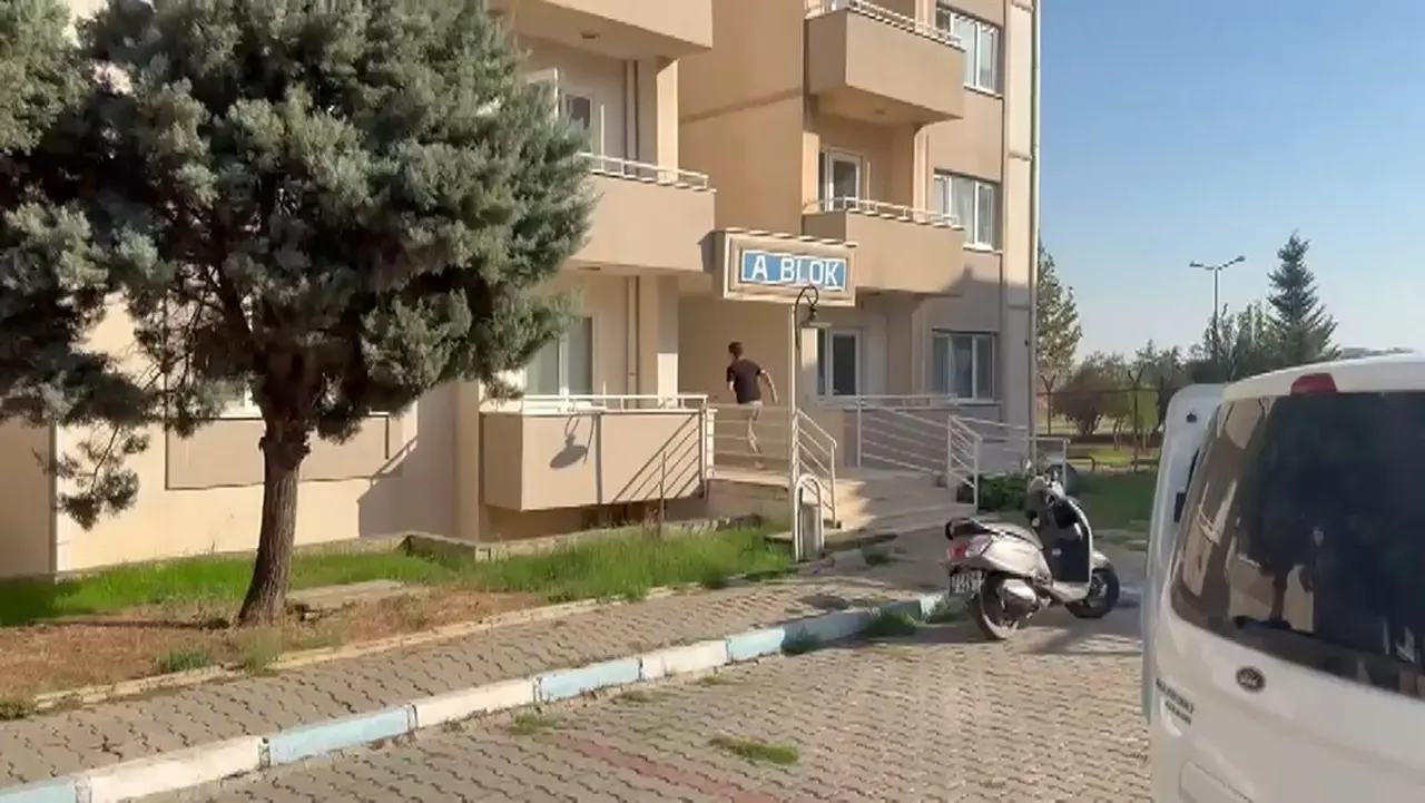 Gaziantep’te kimliğini unutan adayı polis KPSS’ye yetiştirdi