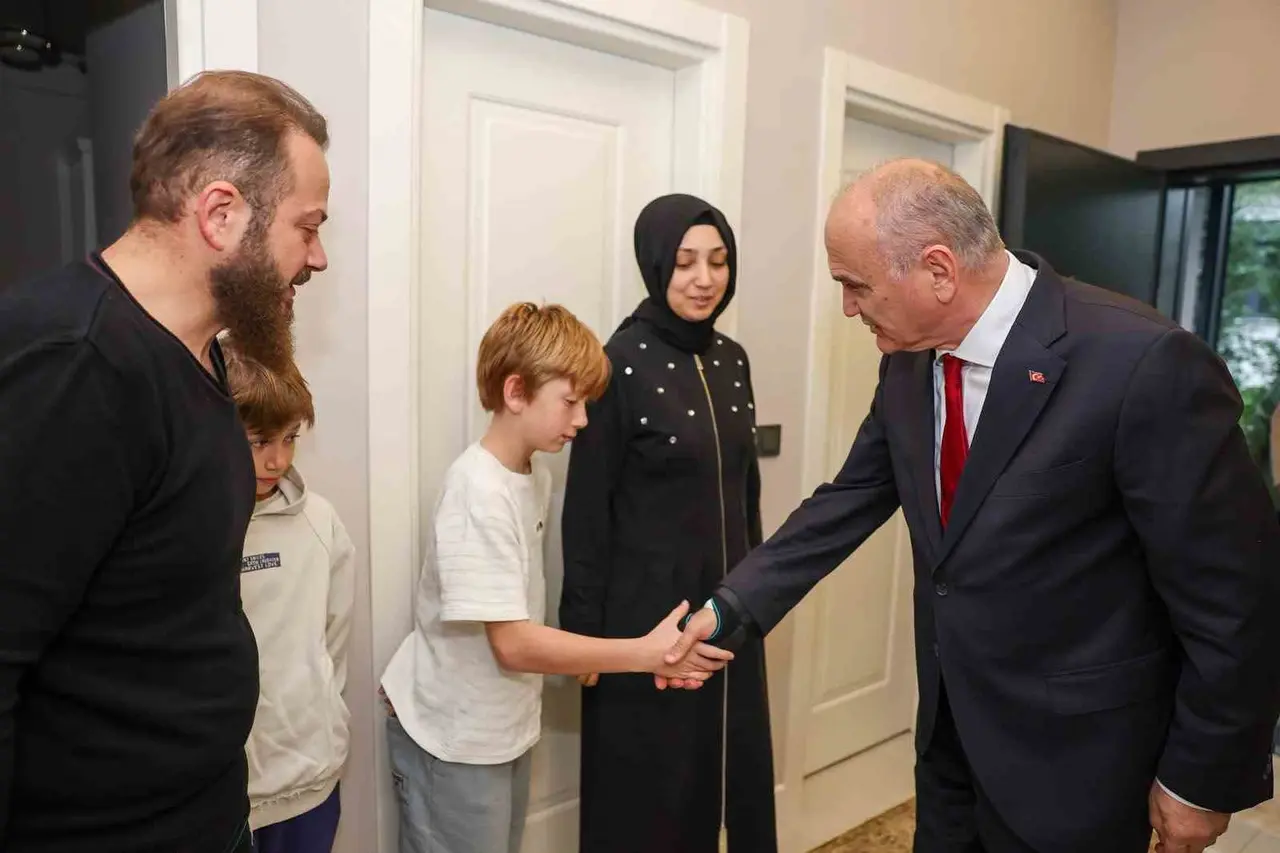 Başkan Özlü’den vefat eden iş adamının ailesine taziye ziyareti