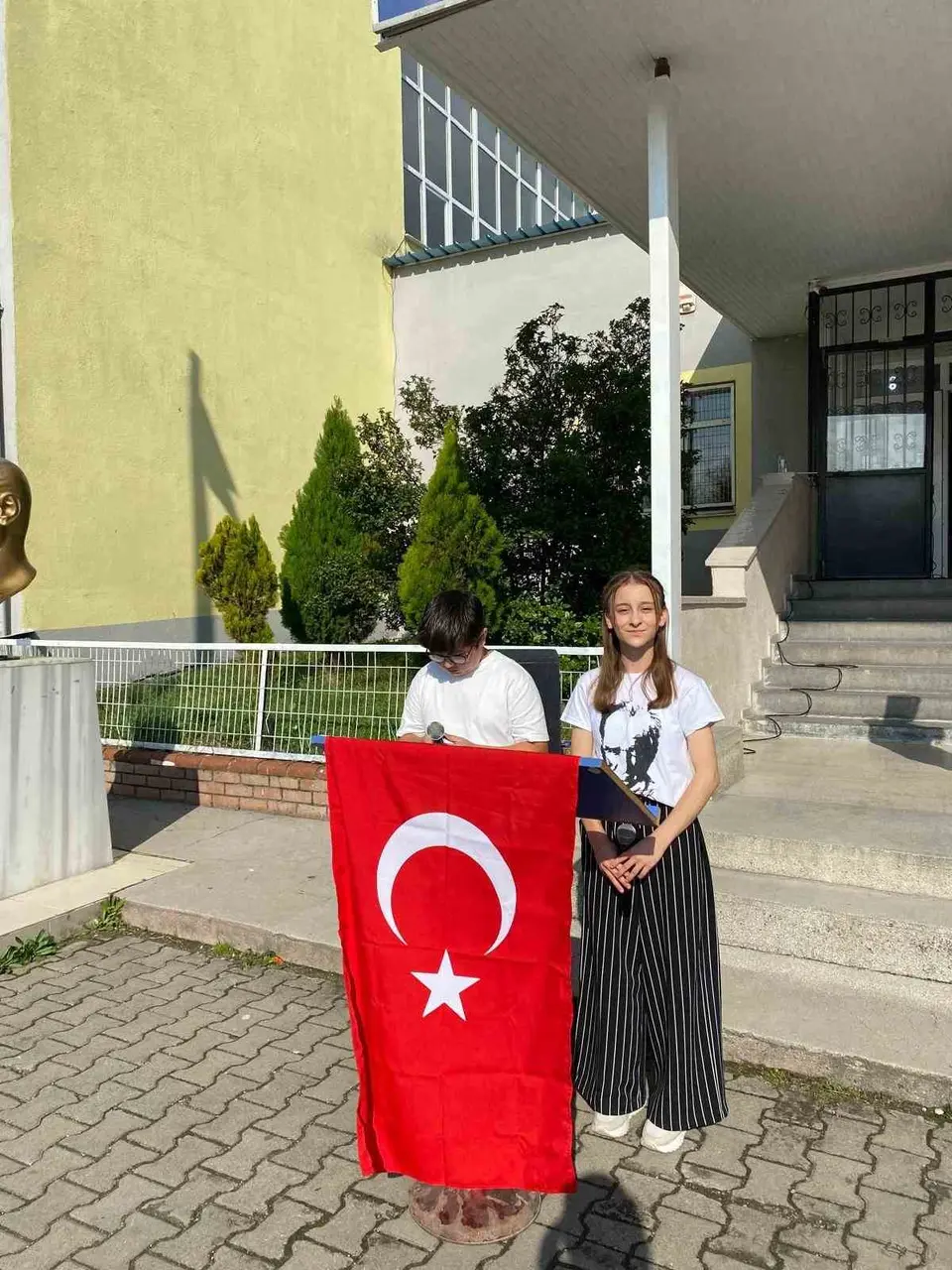 Cumhurbaşkanı Süleyman Demirel Ortaokulu’nda Cumhuriyet’in 103. yılı coşkuyla kutlandı